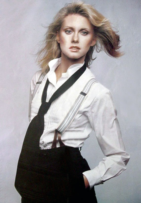 Re: CELEBRITIES IN BLOUSES 10946-re--celebrities-in-blouses.jpg