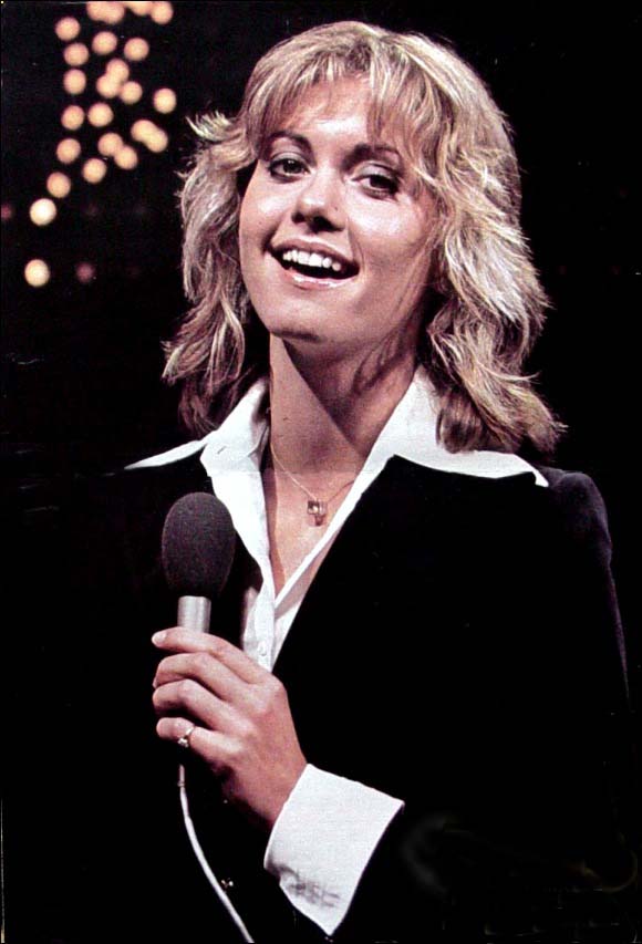 Re: CELEBRITIES IN BLOUSES 10947-re--celebrities-in-blouses.jpg