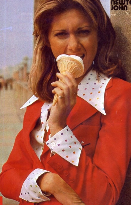 Re: CELEBRITIES IN BLOUSES 10964-re--celebrities-in-blouses.jpg