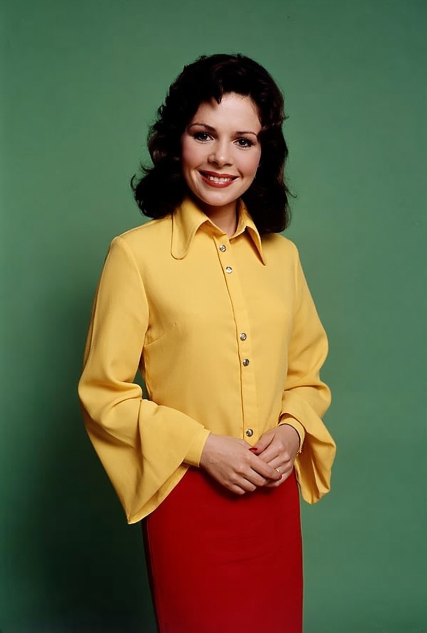 Re: CELEBRITIES IN BLOUSES 11121-re--celebrities-in-blouses.jpg