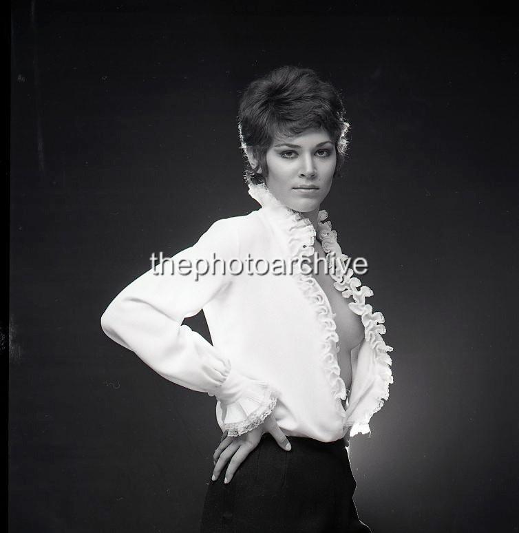 Re: CELEBRITIES IN BLOUSES 11152-re--celebrities-in-blouses.jpg