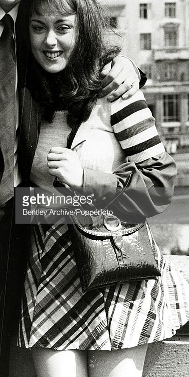 Re: CELEBRITIES IN BLOUSES 11269-re--celebrities-in-blouses.jpg