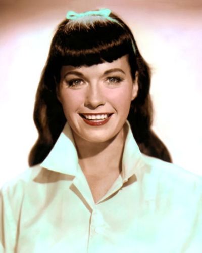 Re: CELEBRITIES IN BLOUSES 1644-re--celebrities-in-blouses.jpg