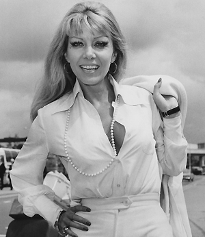 Re: CELEBRITIES IN BLOUSES 2484-re--celebrities-in-blouses.jpg